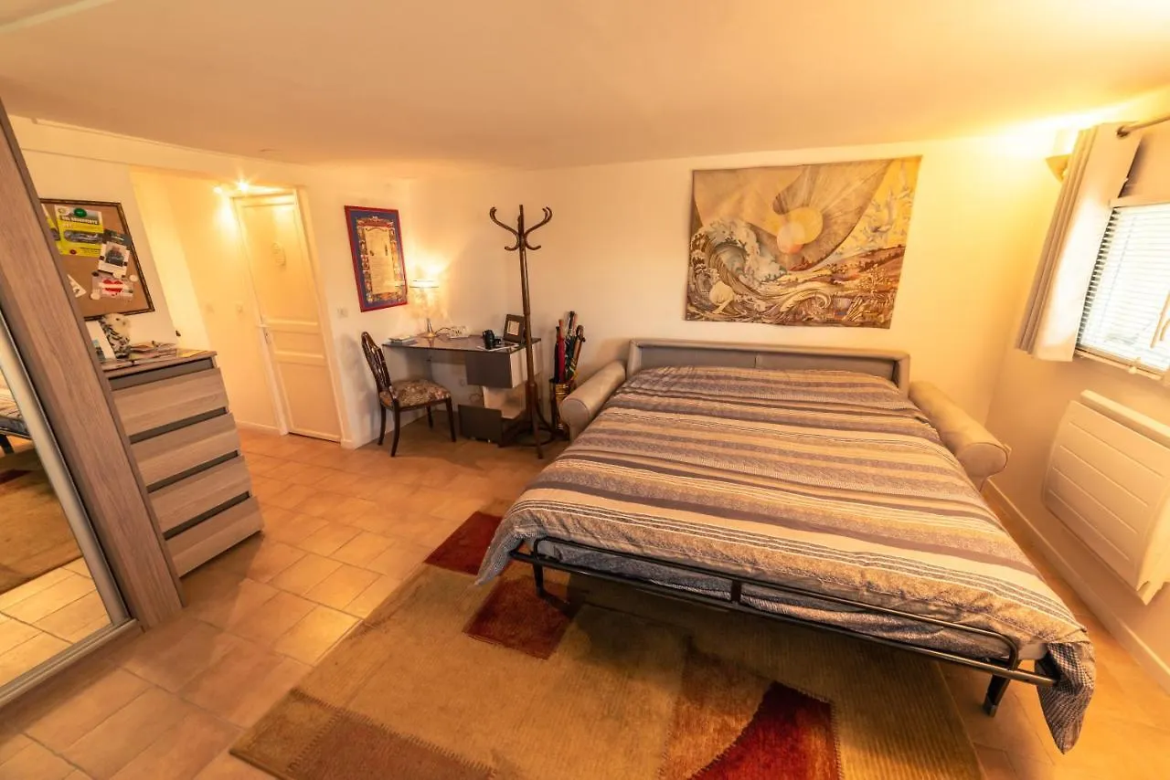 Serenite Aquatique Saint-Cyr-au-Mont-d'Or Bed & Breakfast